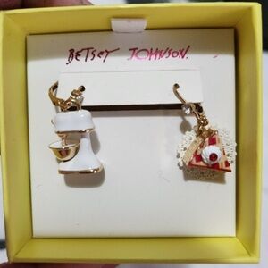 BETSEY JOHNSON Mismatched Baking Mixer & Cherry Pie Dangle Earrings in Box NWT